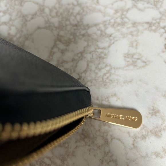 Michael Kor ladies black zip wallet. New WOT. Beautiful wallet with hand strap. - Picture 6 of 15